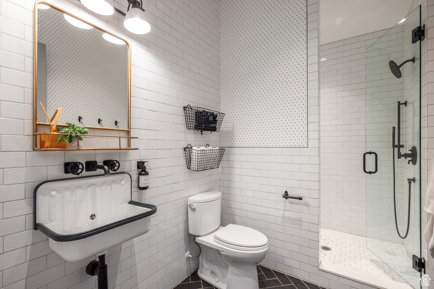 WOODLAND HILLS - Residential