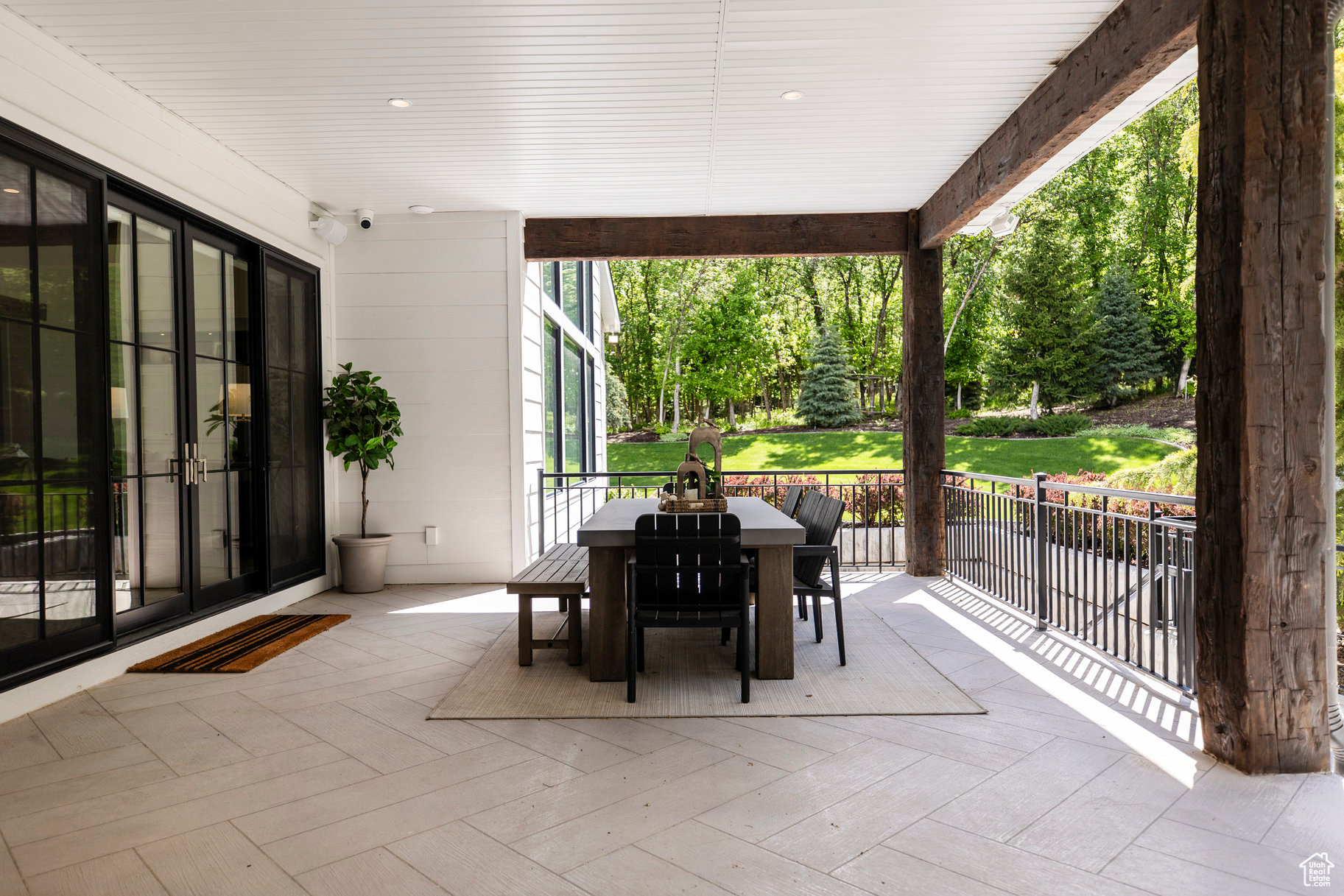 WOODLAND HILLS - Residential