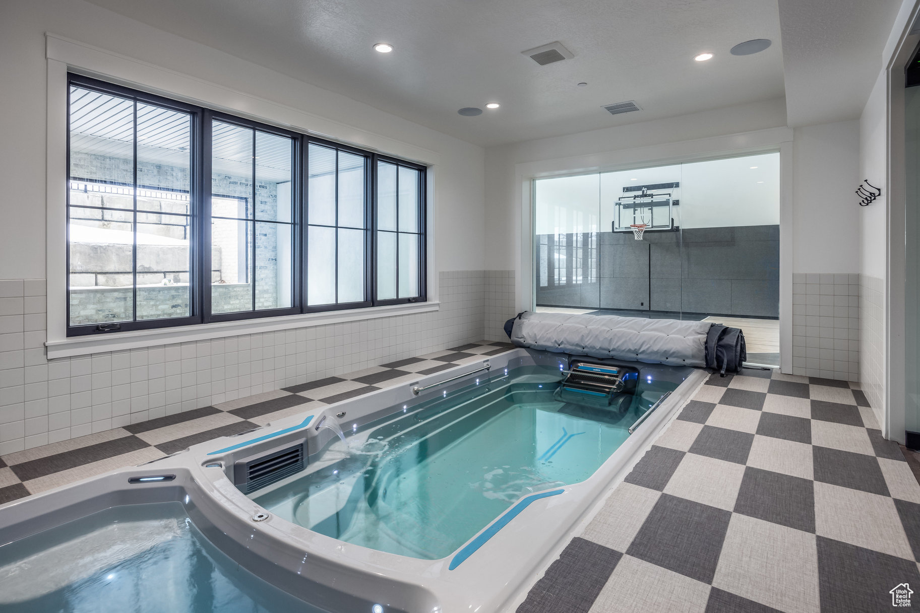 WOODLAND HILLS - Residential