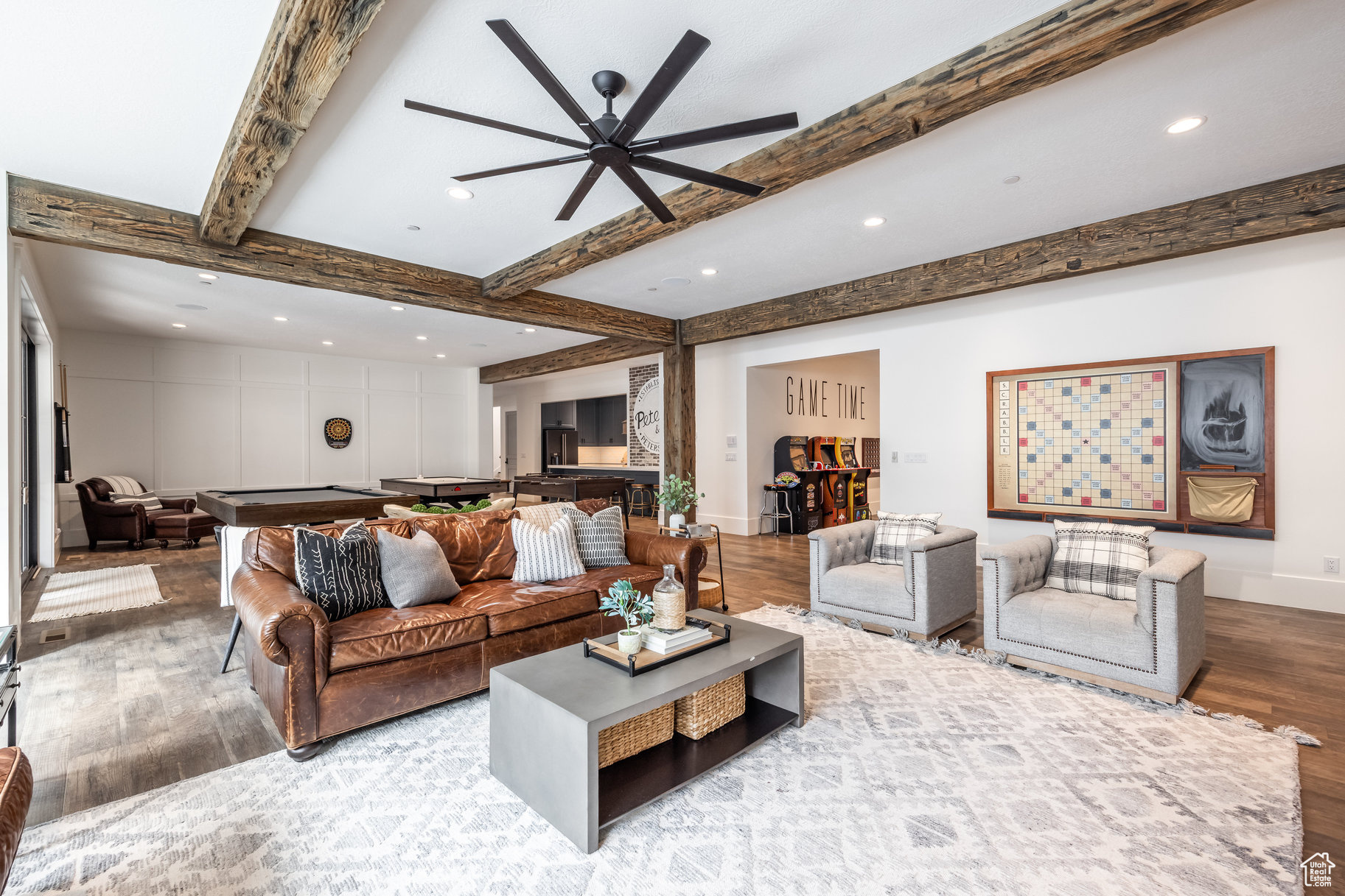 WOODLAND HILLS - Residential