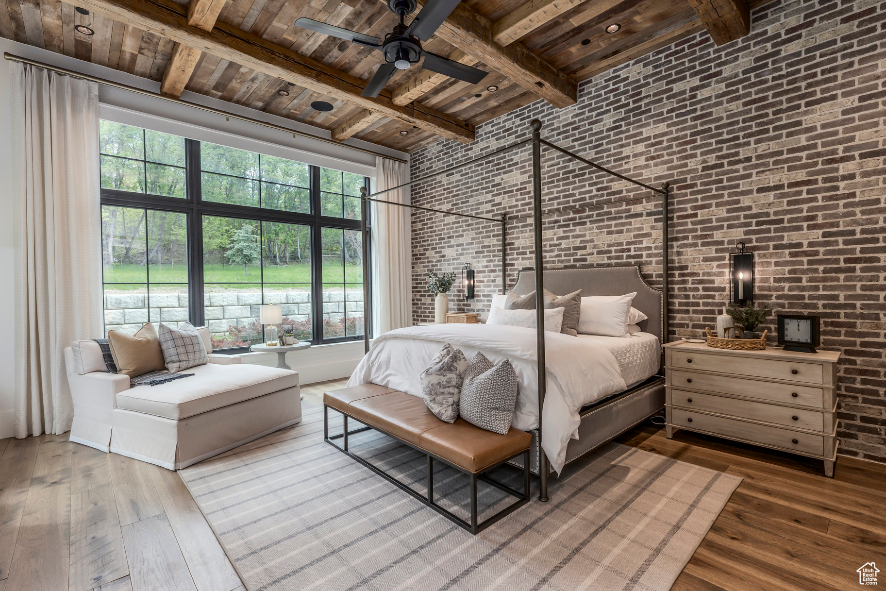 WOODLAND HILLS - Residential