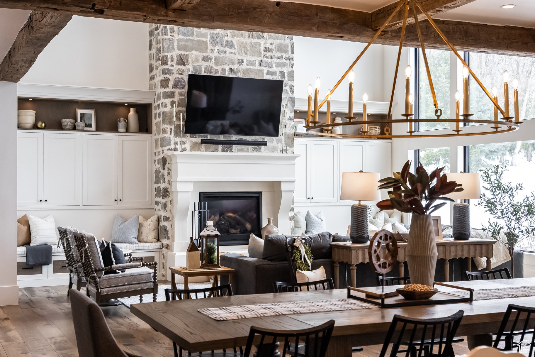 WOODLAND HILLS - Residential