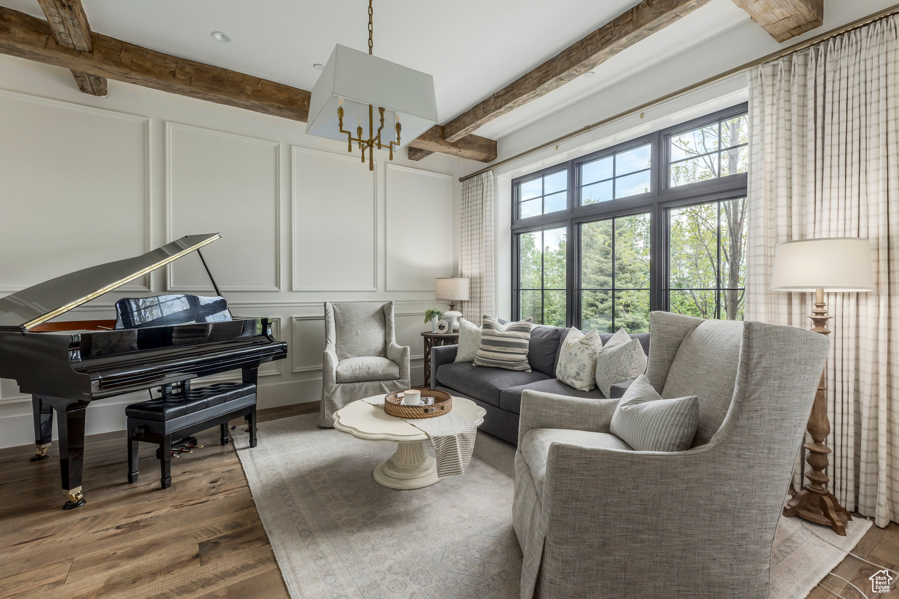 WOODLAND HILLS - Residential