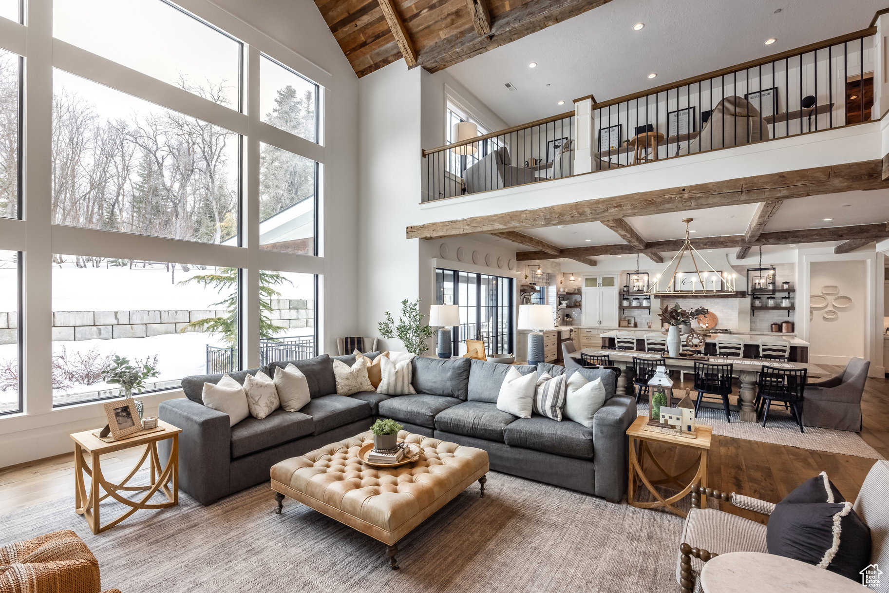 WOODLAND HILLS - Residential