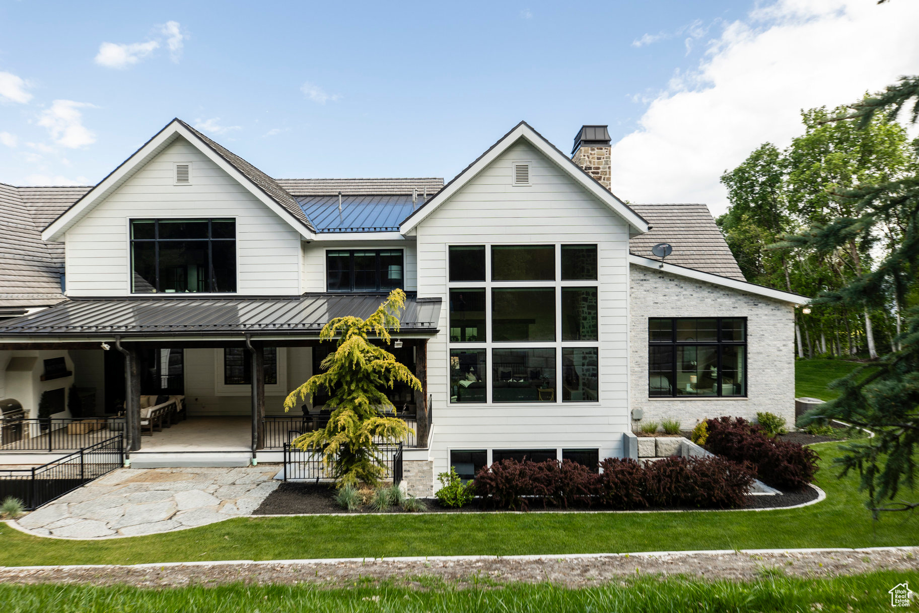 WOODLAND HILLS - Residential