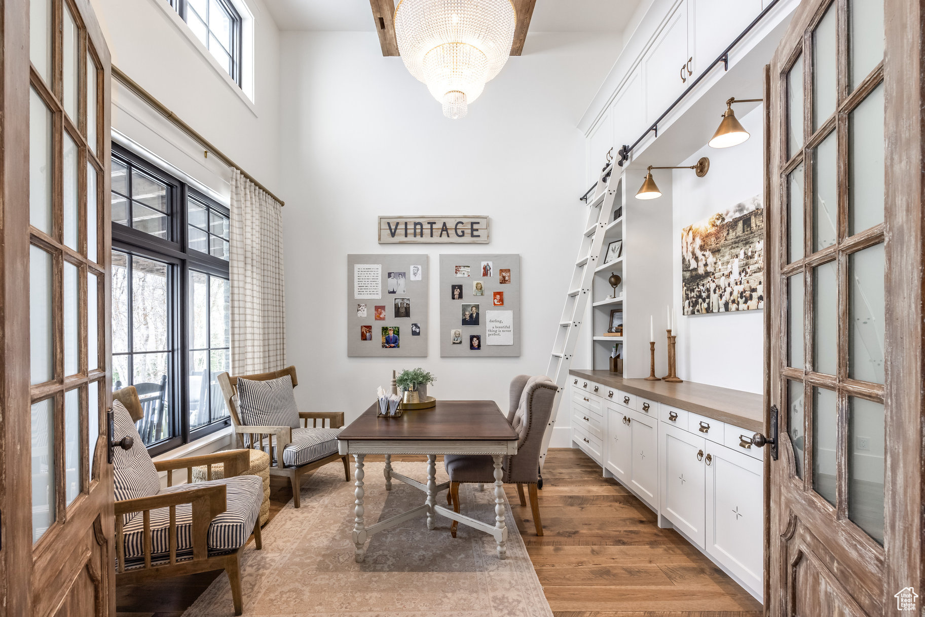 WOODLAND HILLS - Residential