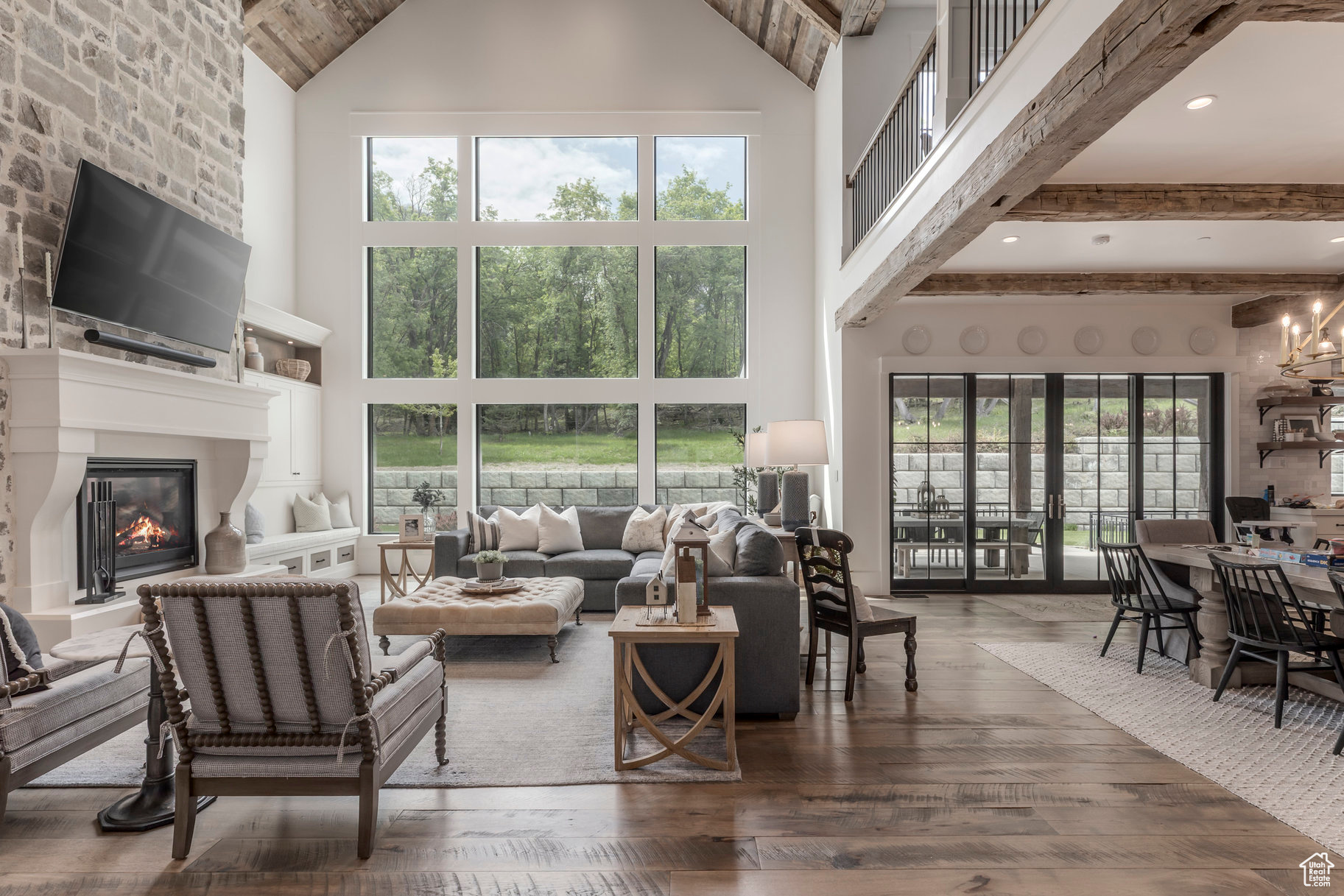 WOODLAND HILLS - Residential