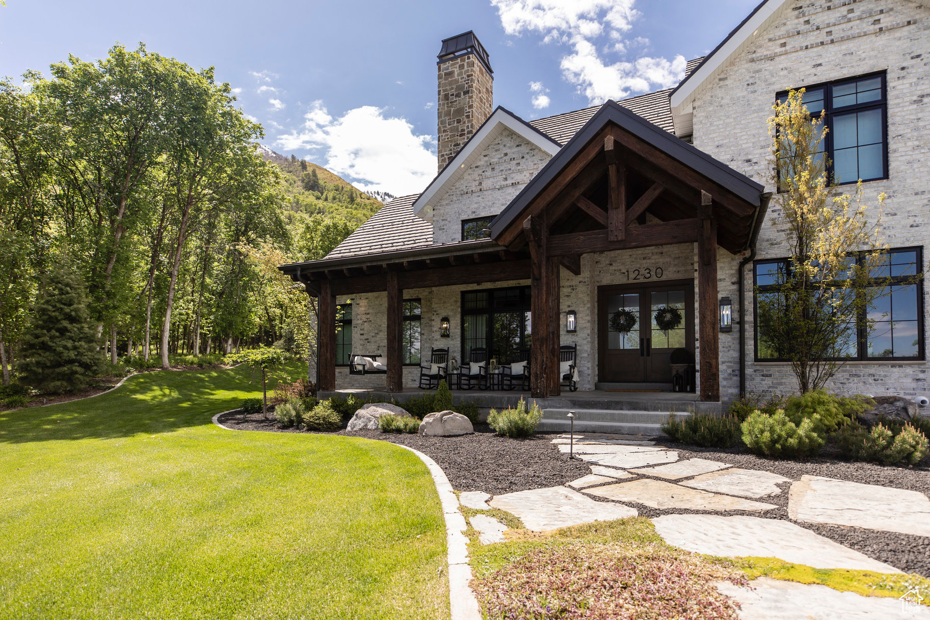 WOODLAND HILLS - Residential