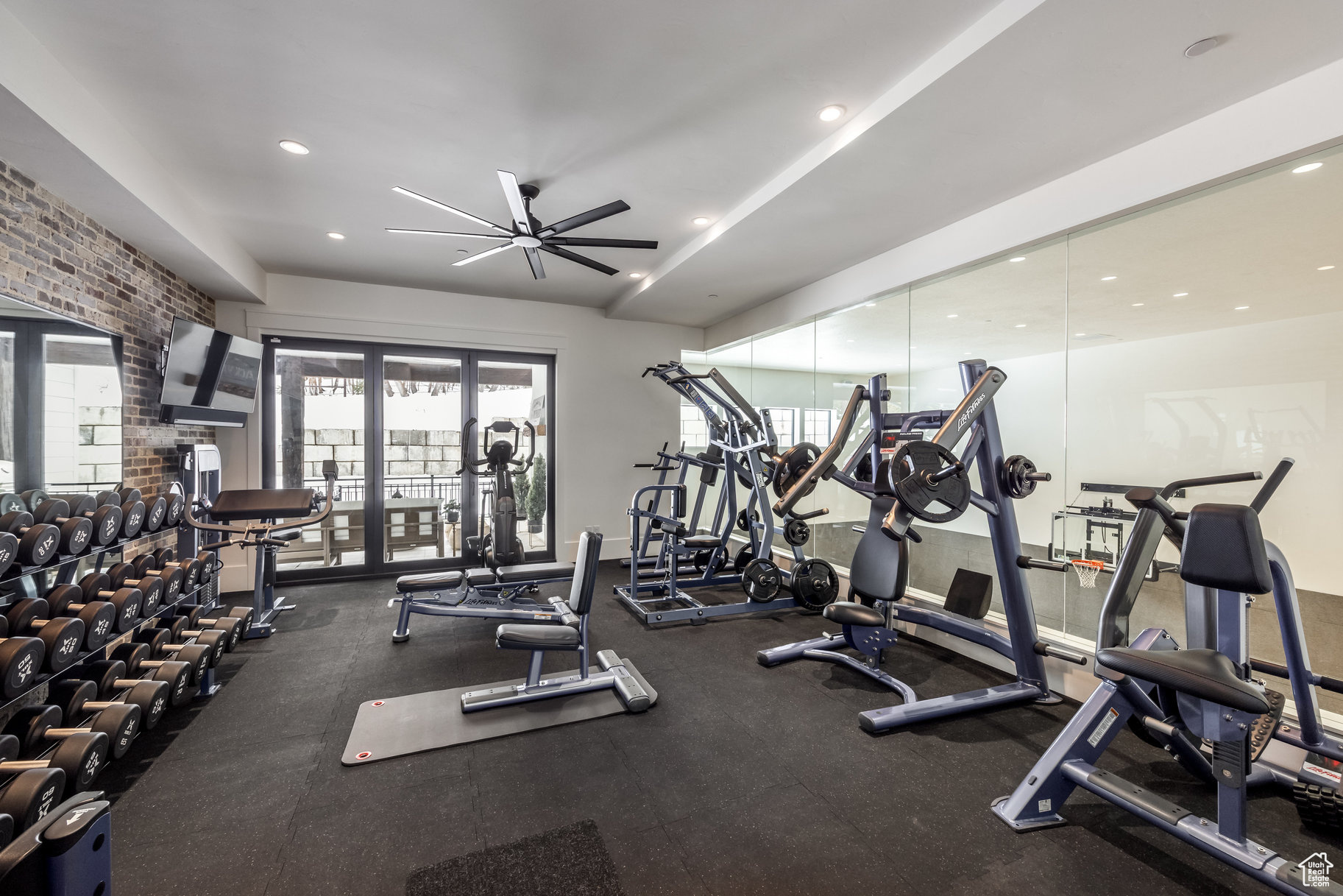 WOODLAND HILLS - Residential