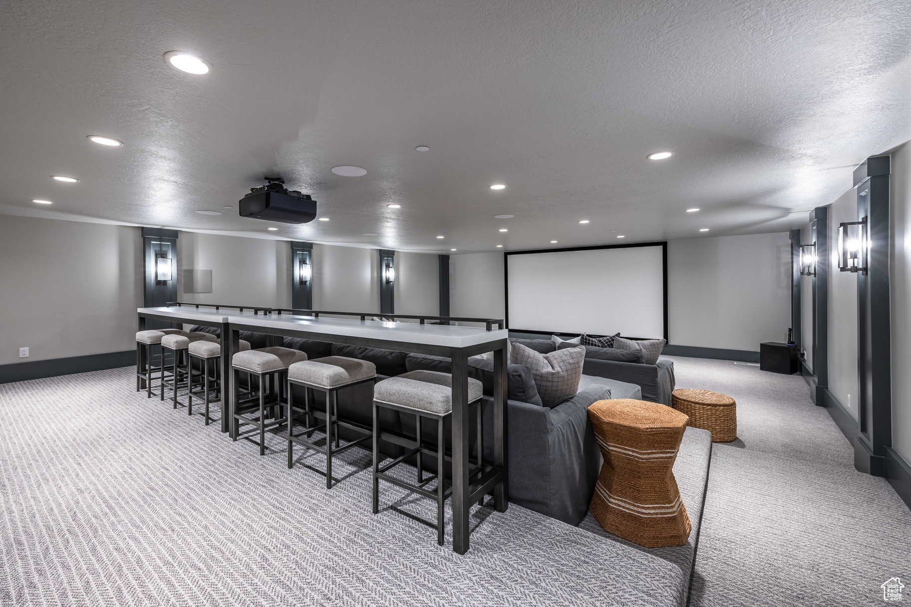 WOODLAND HILLS - Residential