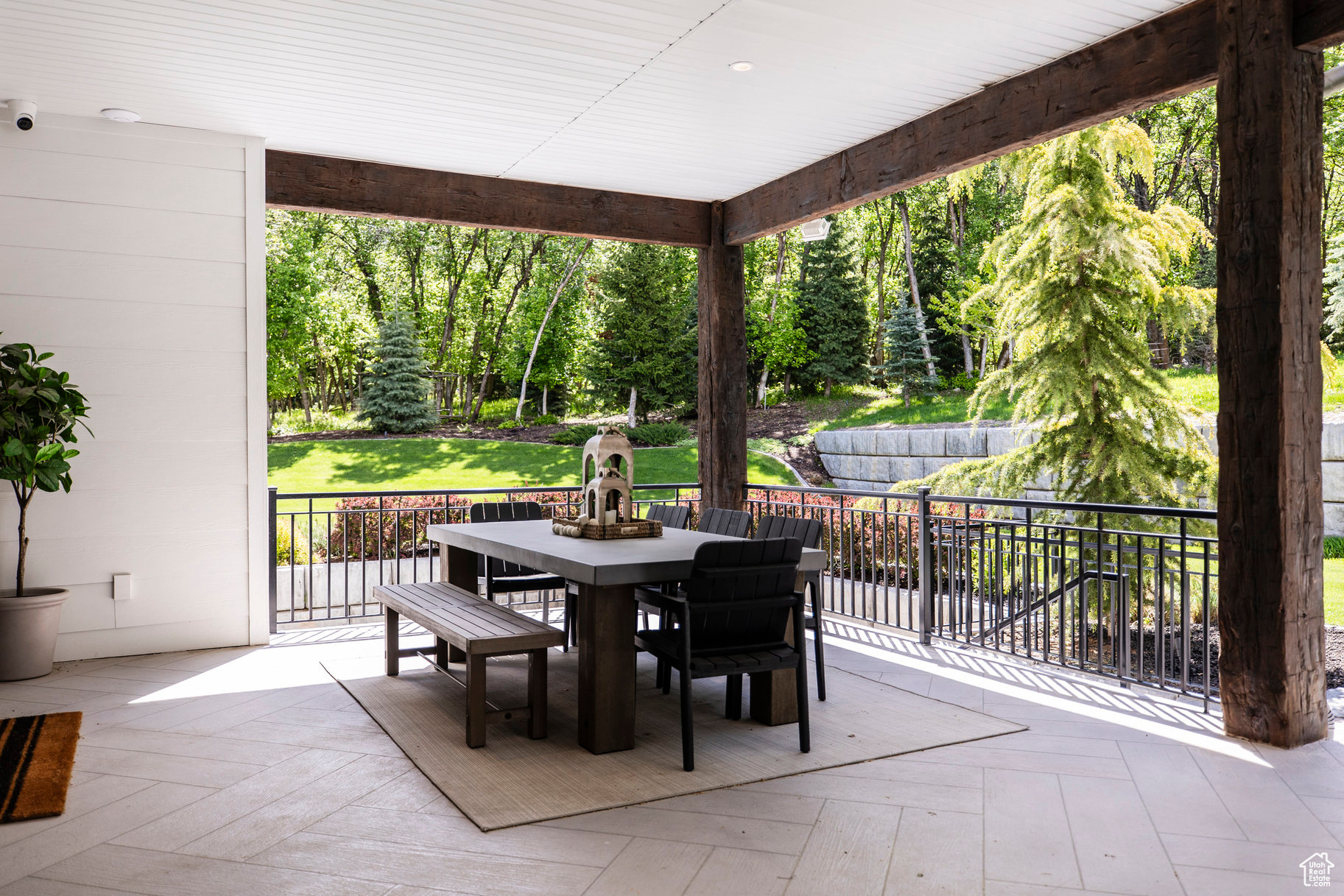 WOODLAND HILLS - Residential