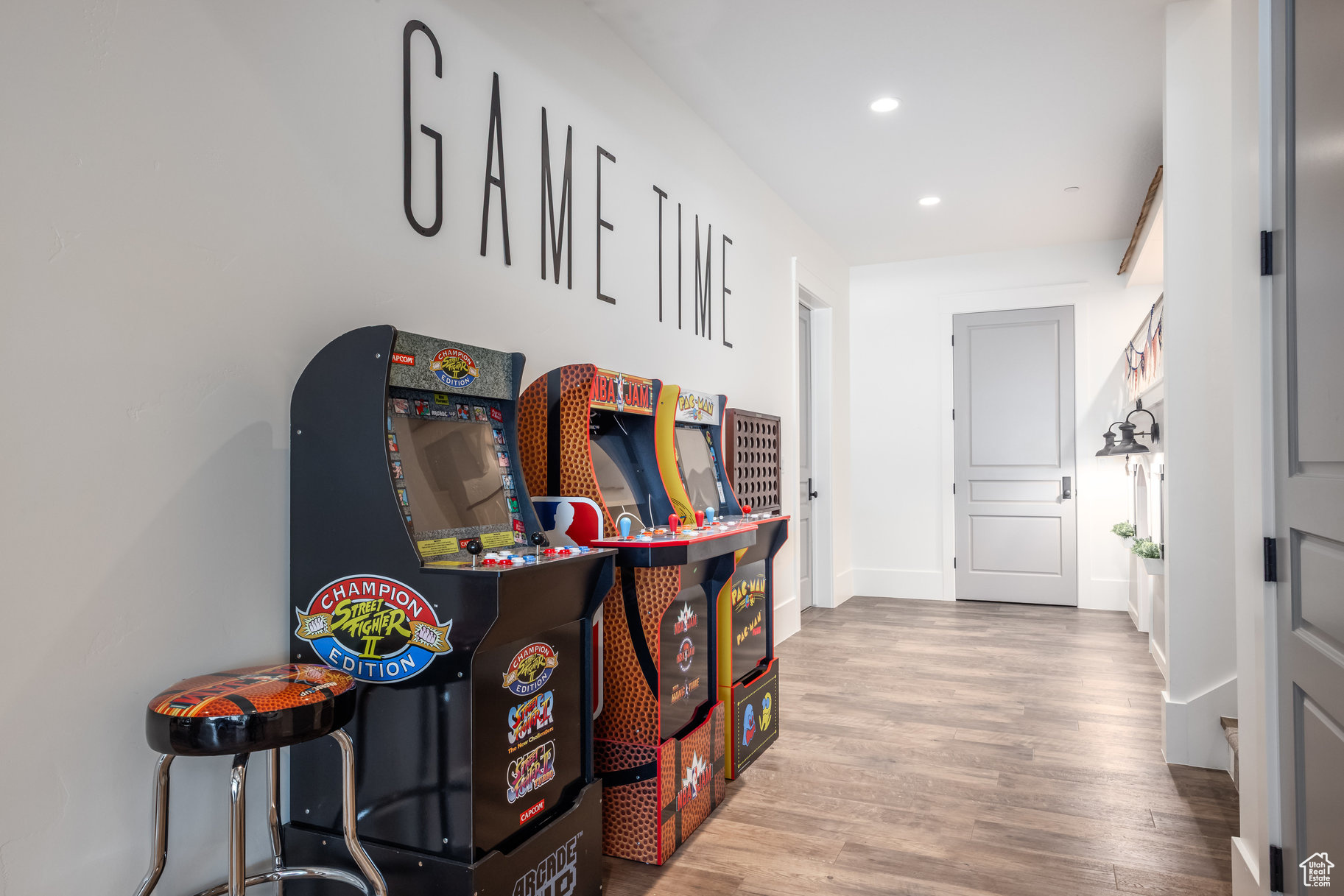 WOODLAND HILLS - Residential