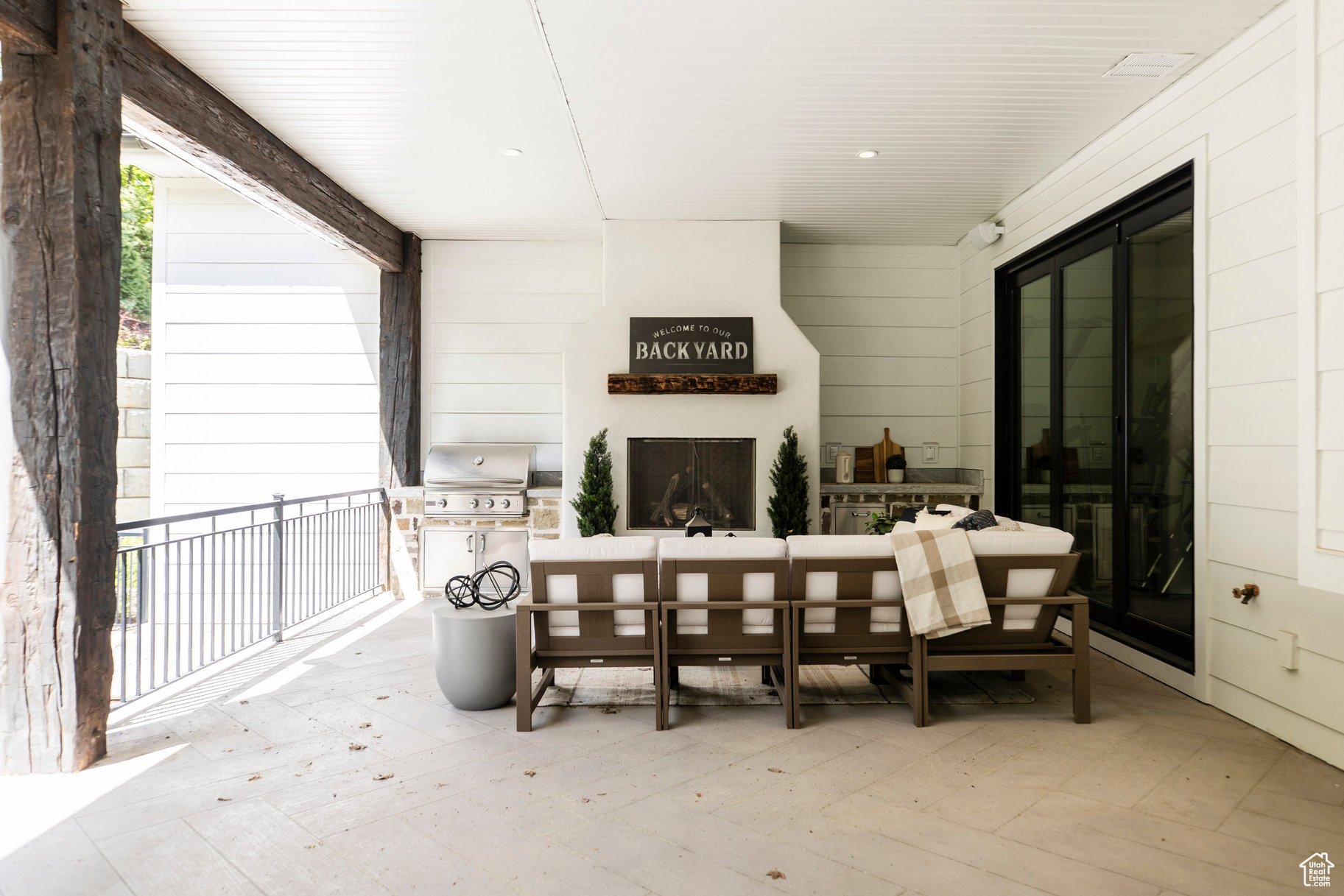 WOODLAND HILLS - Residential