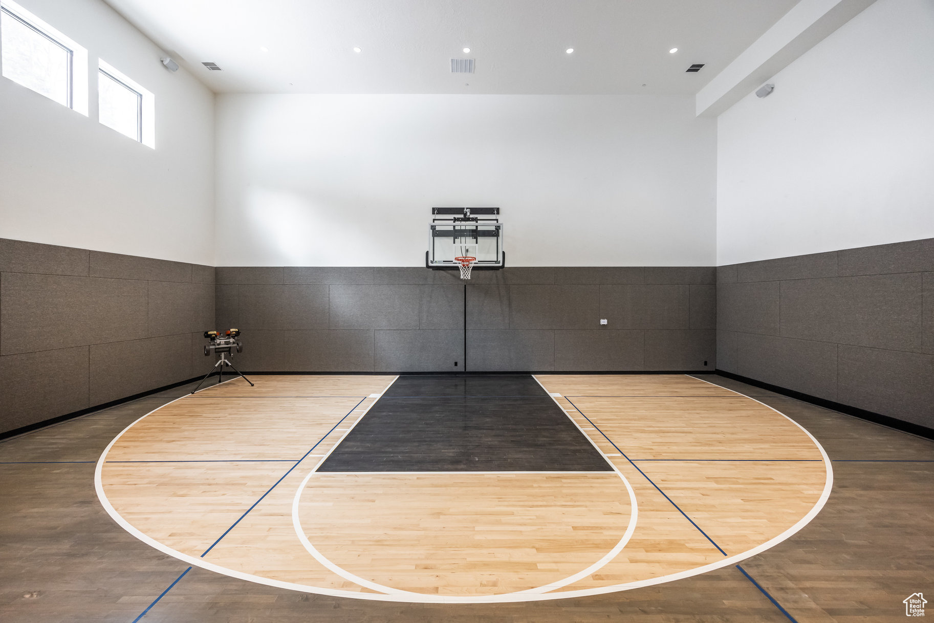 WOODLAND HILLS - Residential