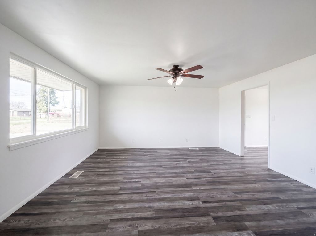 Photo of 408 N 1500 W, Clinton, UT 84015 (MLS # 2152589)