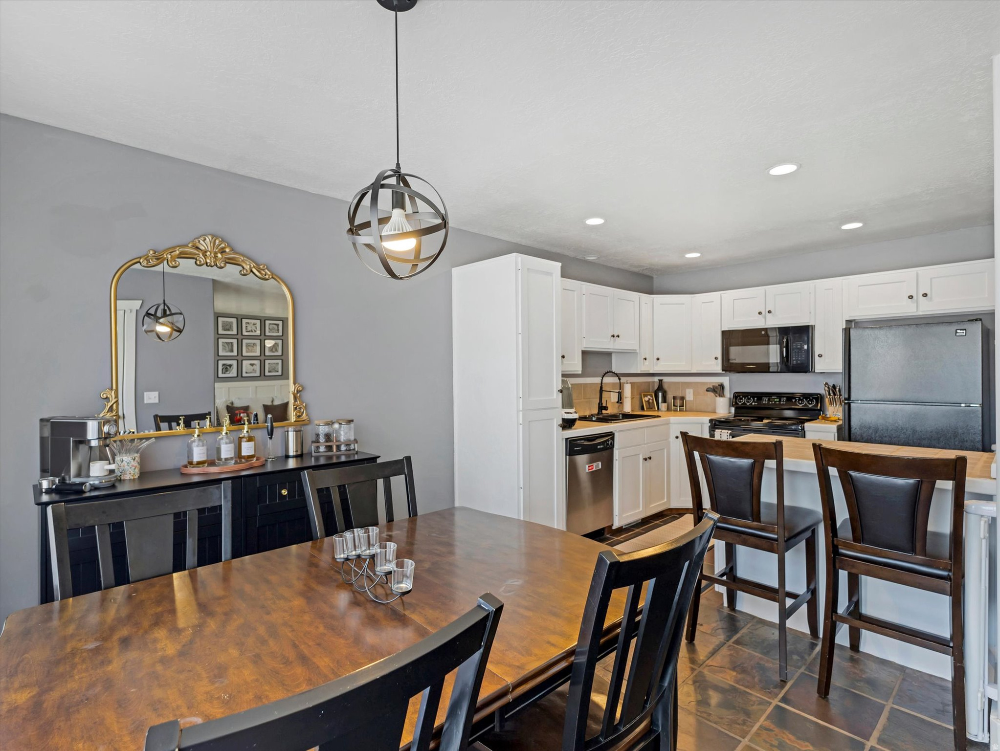 HOLMES CREEK - Residential