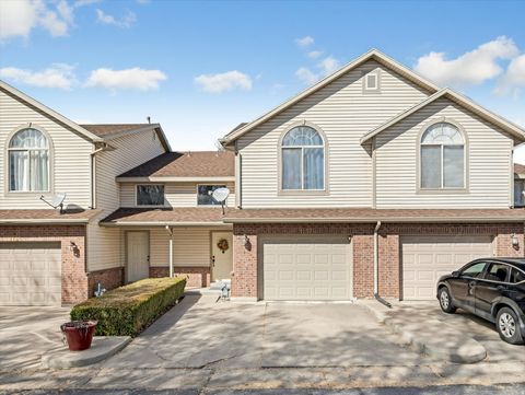 Townhouse For Sale - 1137 E Holmes Ln<br/> Layton, UT 84041