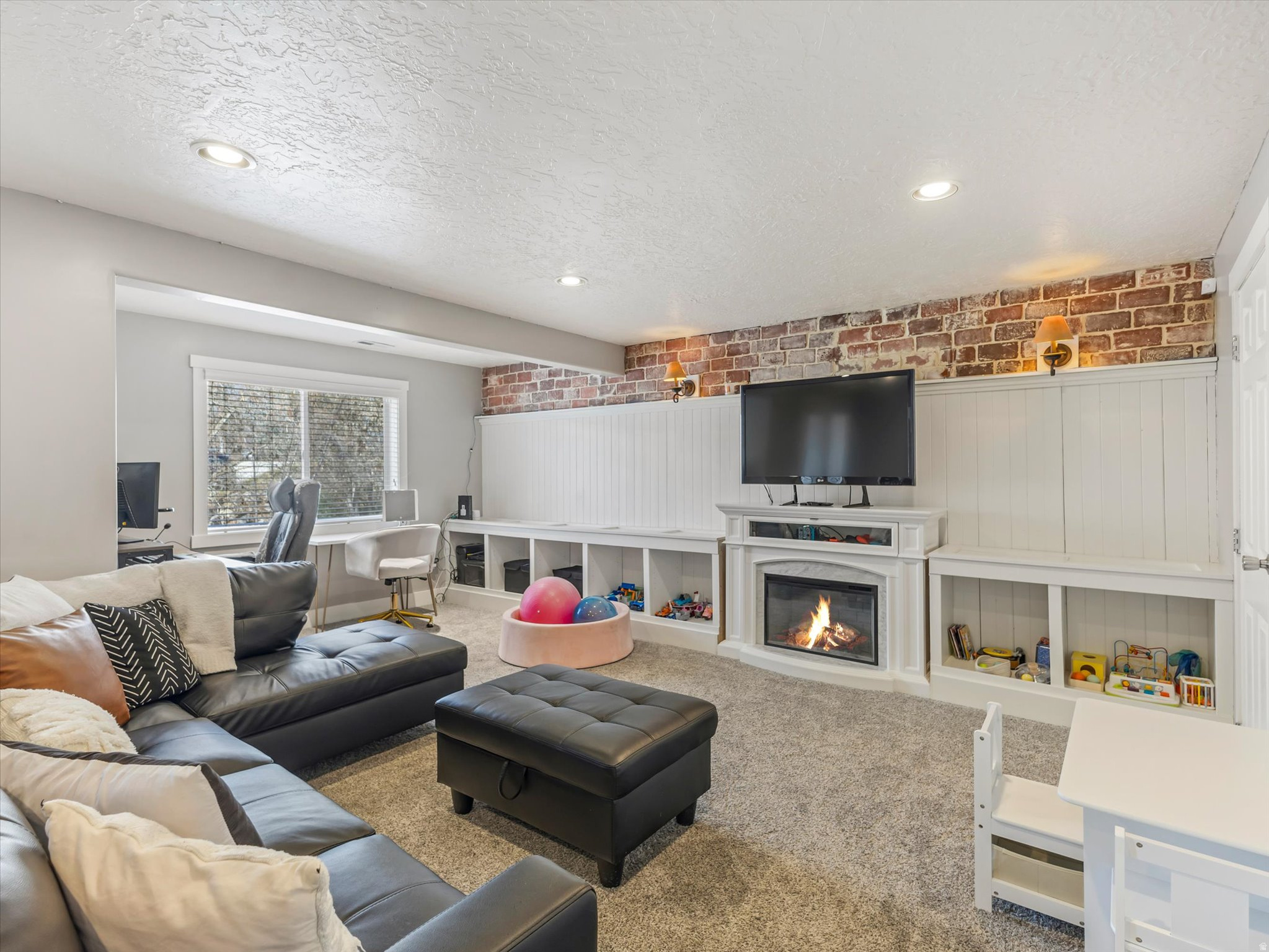 HOLMES CREEK - Residential