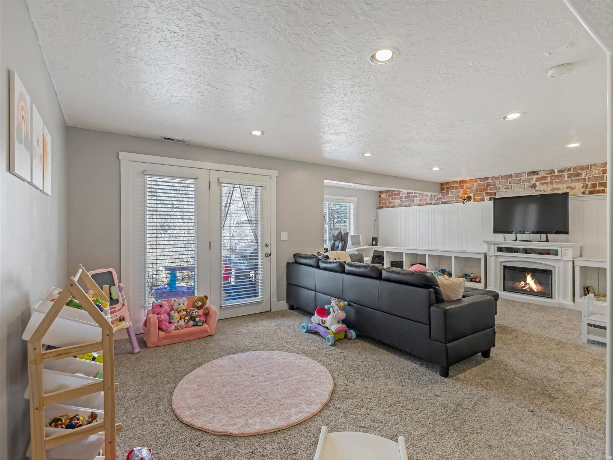 HOLMES CREEK - Residential