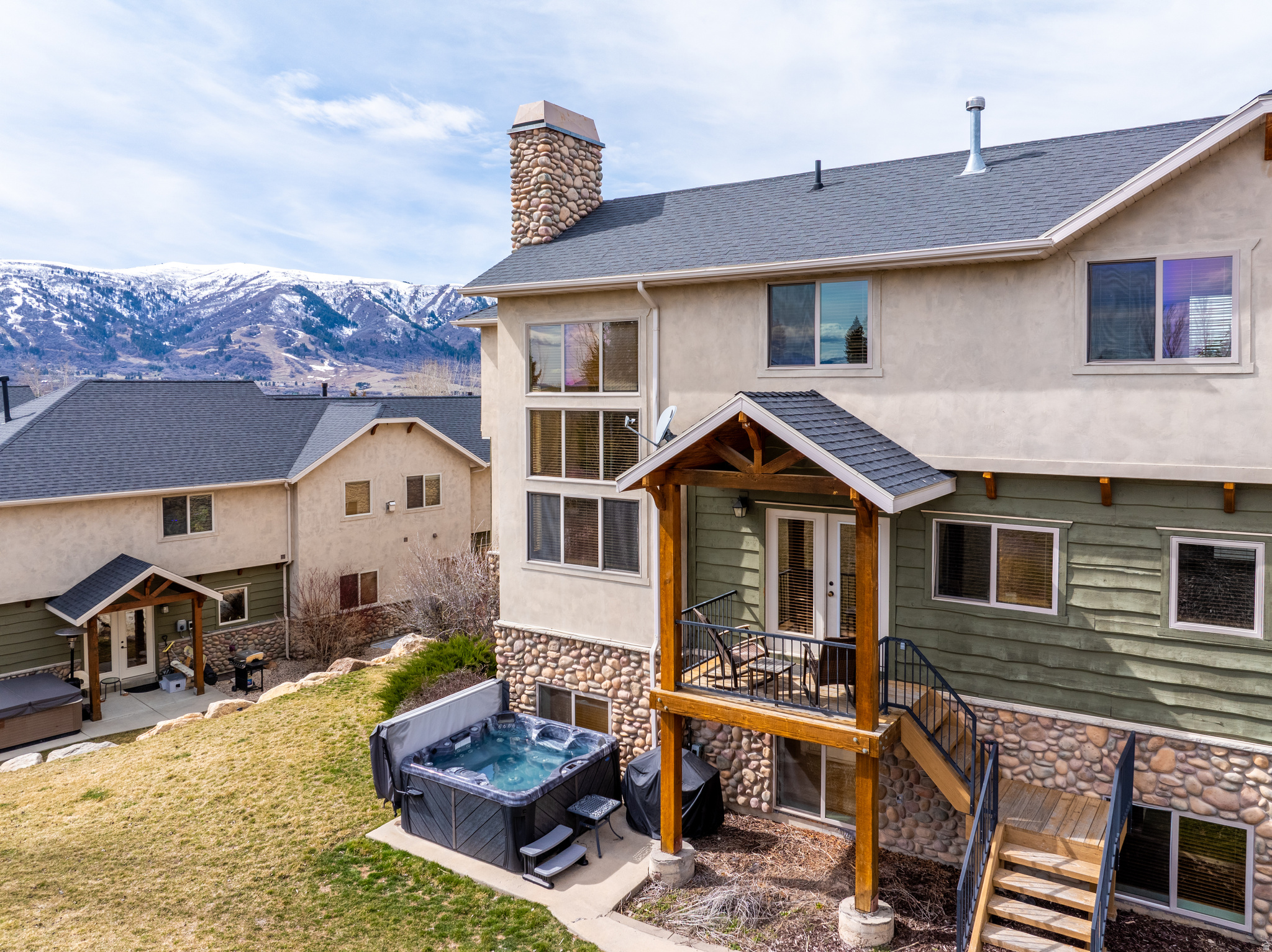 THE CASCADES - Residential