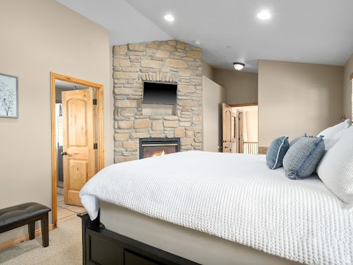 THE CASCADES - Residential