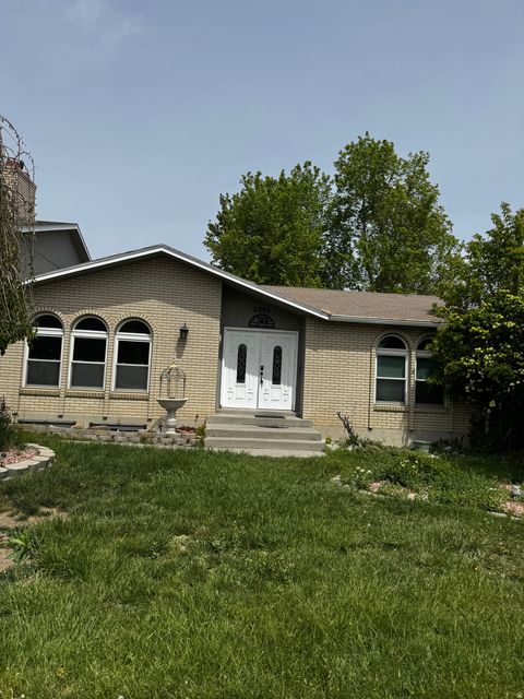 Photo of 2284 W ZIONS DR S, Taylorsville, UT 84129 (MLS # 2151786)