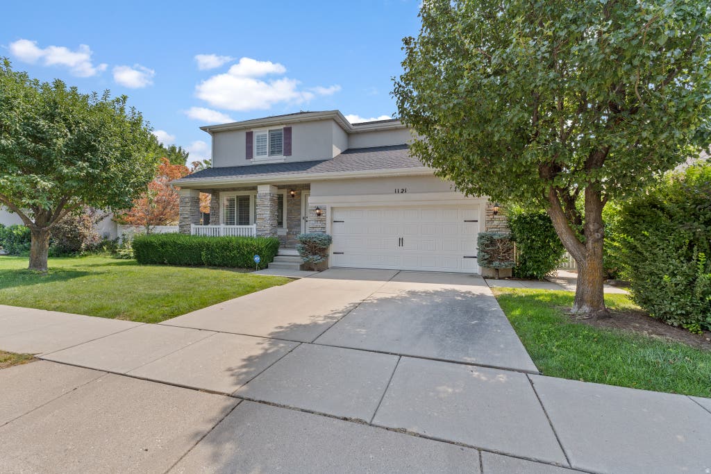 Photo of 1121 OAKRIDGE PARK DR, Farmington, UT 84025 (MLS # 2177416)