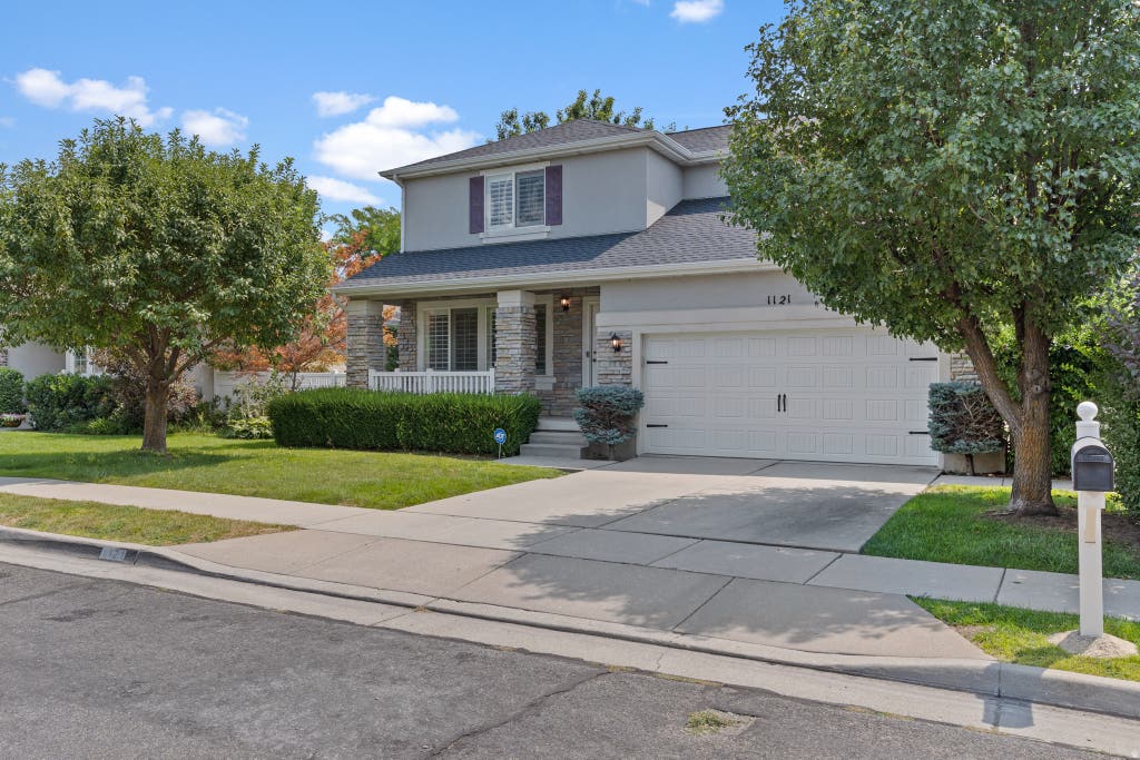 Photo of 1121 OAKRIDGE PARK DR, Farmington, UT 84025 (MLS # 2177416)