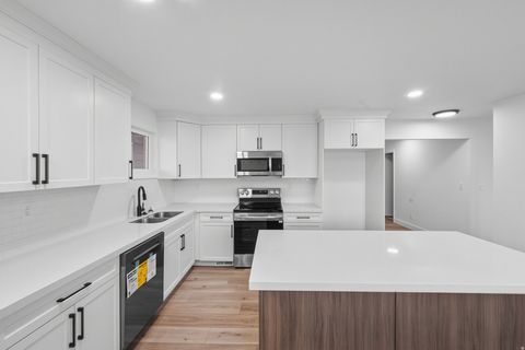 Tiny photo for 1062 E DIAMOND WAY, Sandy, UT 84094 (MLS # 2136075)