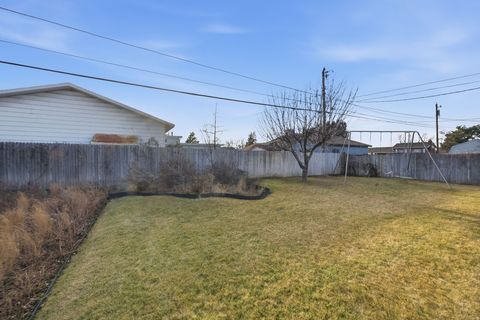 Tiny photo for 1062 E DIAMOND WAY, Sandy, UT 84094 (MLS # 2136075)