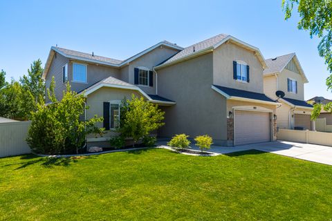 Photo of 1012 CAMBRIA DR, North Salt Lake, UT 84054 (MLS # 2122258)