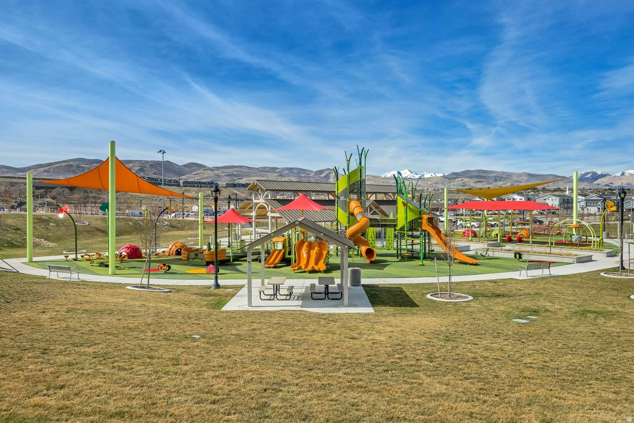 DAY RANCH TOWNS - Residential