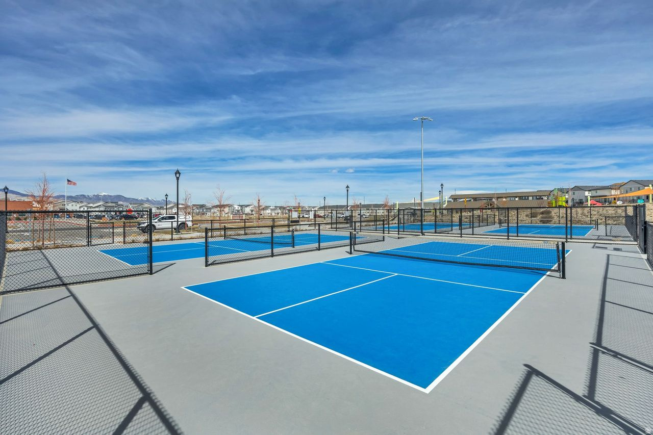 DAY RANCH TOWNS - Residential