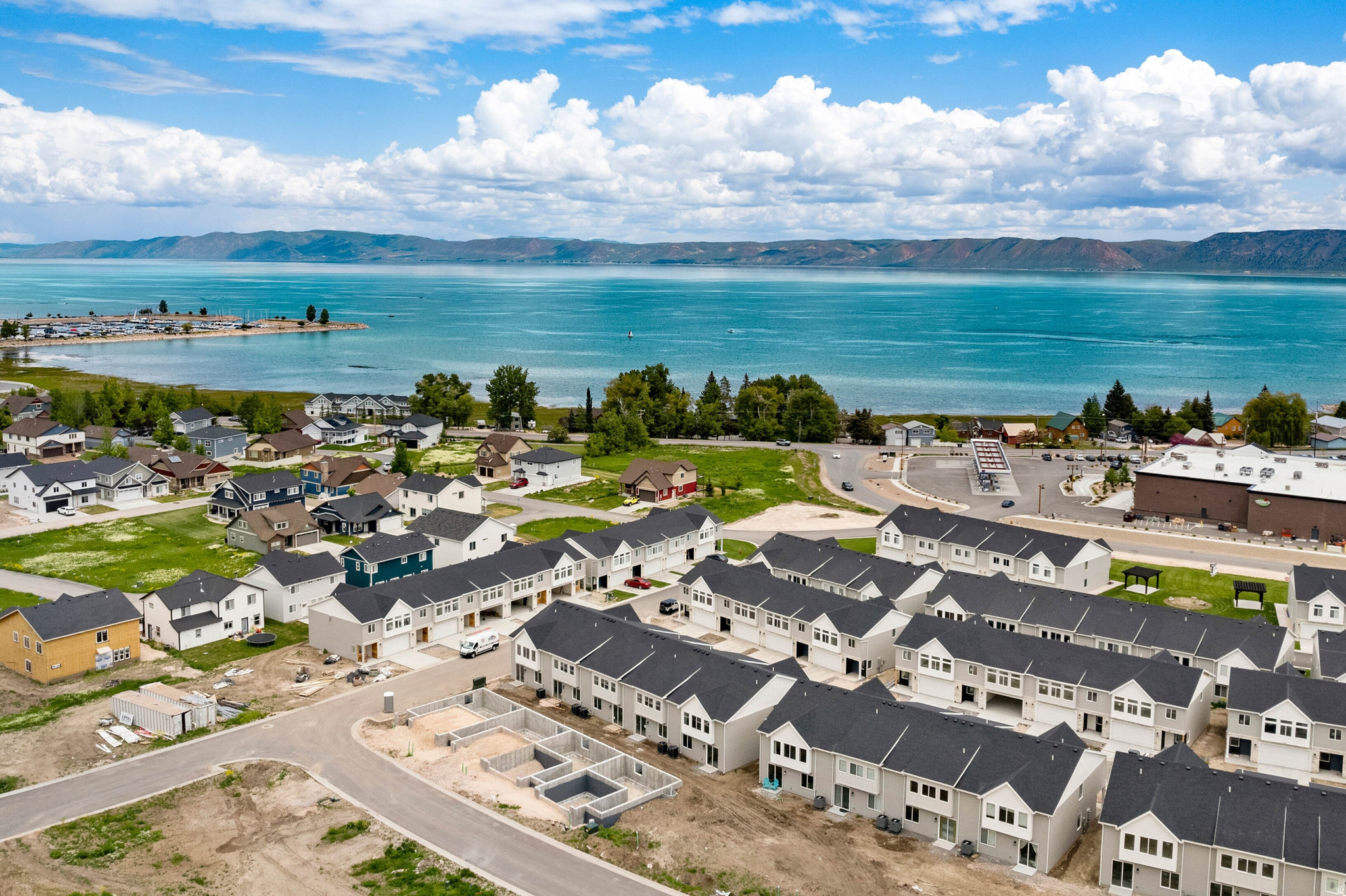 PARADISE PARKWAY - Residential