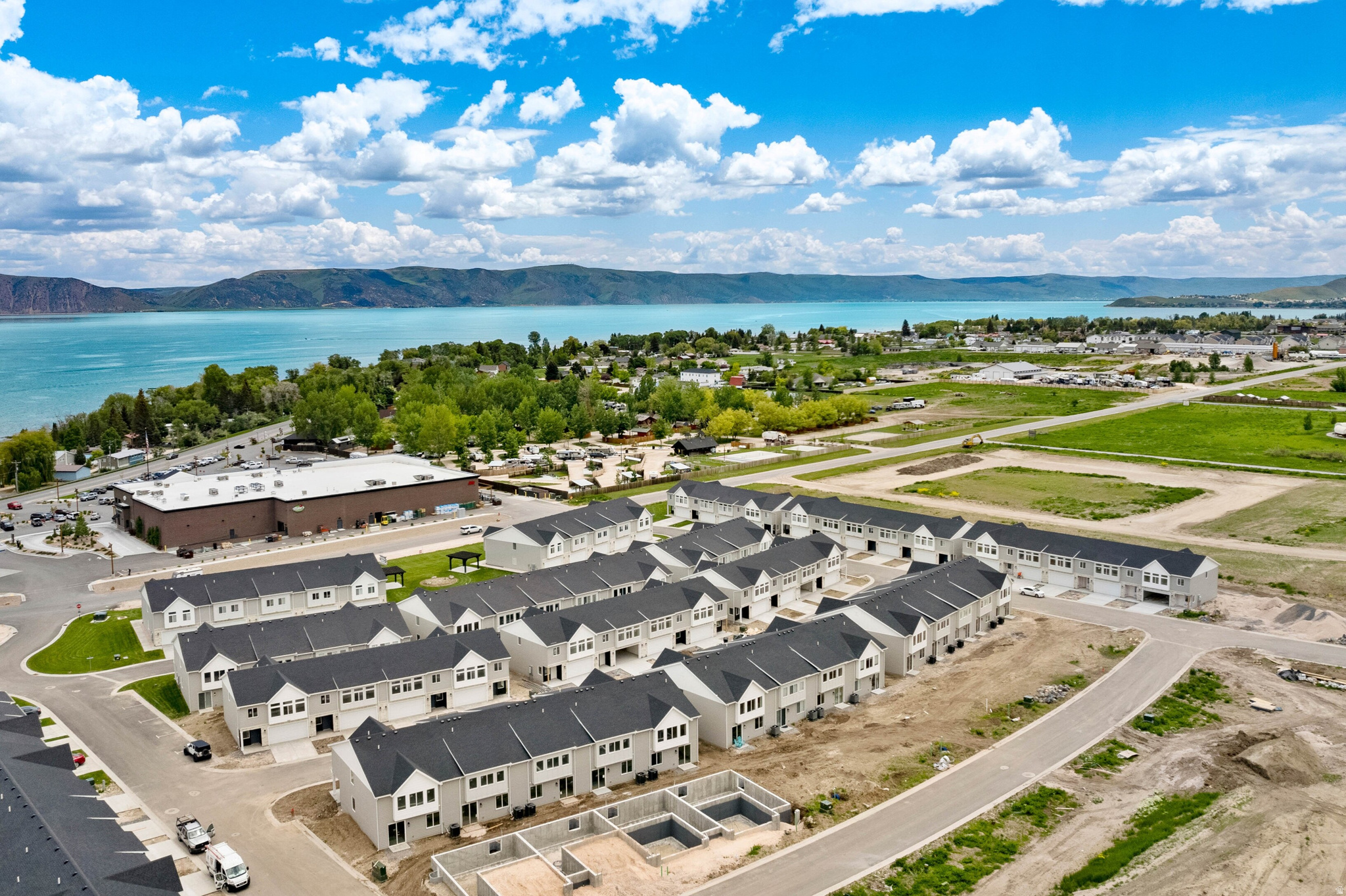 PARADISE PARKWAY - Residential