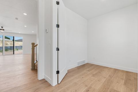 Tiny photo for 1263 CREST DALE LN S, Santaquin, UT 84655 (MLS # 2123501)