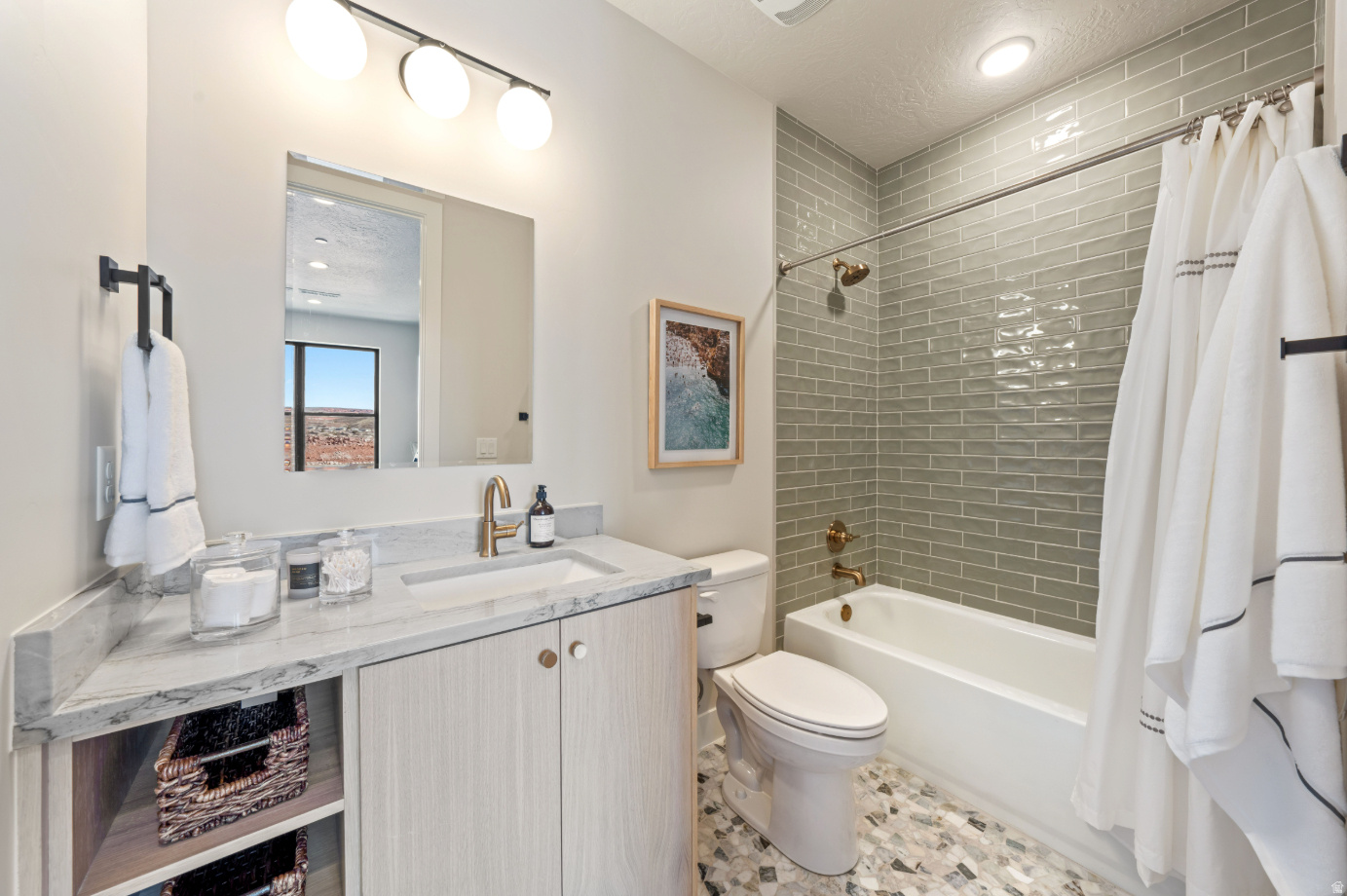 ISLAND AT CORAL CANYON - Residential Income