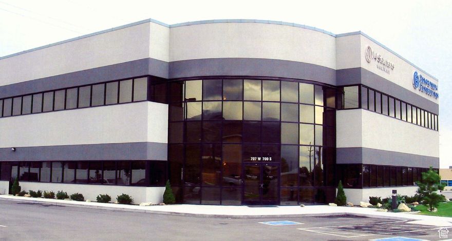 Available Suites  Suite 201 (1,214 SF)  Suite 202 (2,021 SF)  $22.00/SF full service  1,214 - 3,235 SF available  Do not disturb tenants  Parking spaces: 63 (4.2/1,000 SF)  Immediate proximity to Woods Cross FrontRunner Station  Professional office buildout