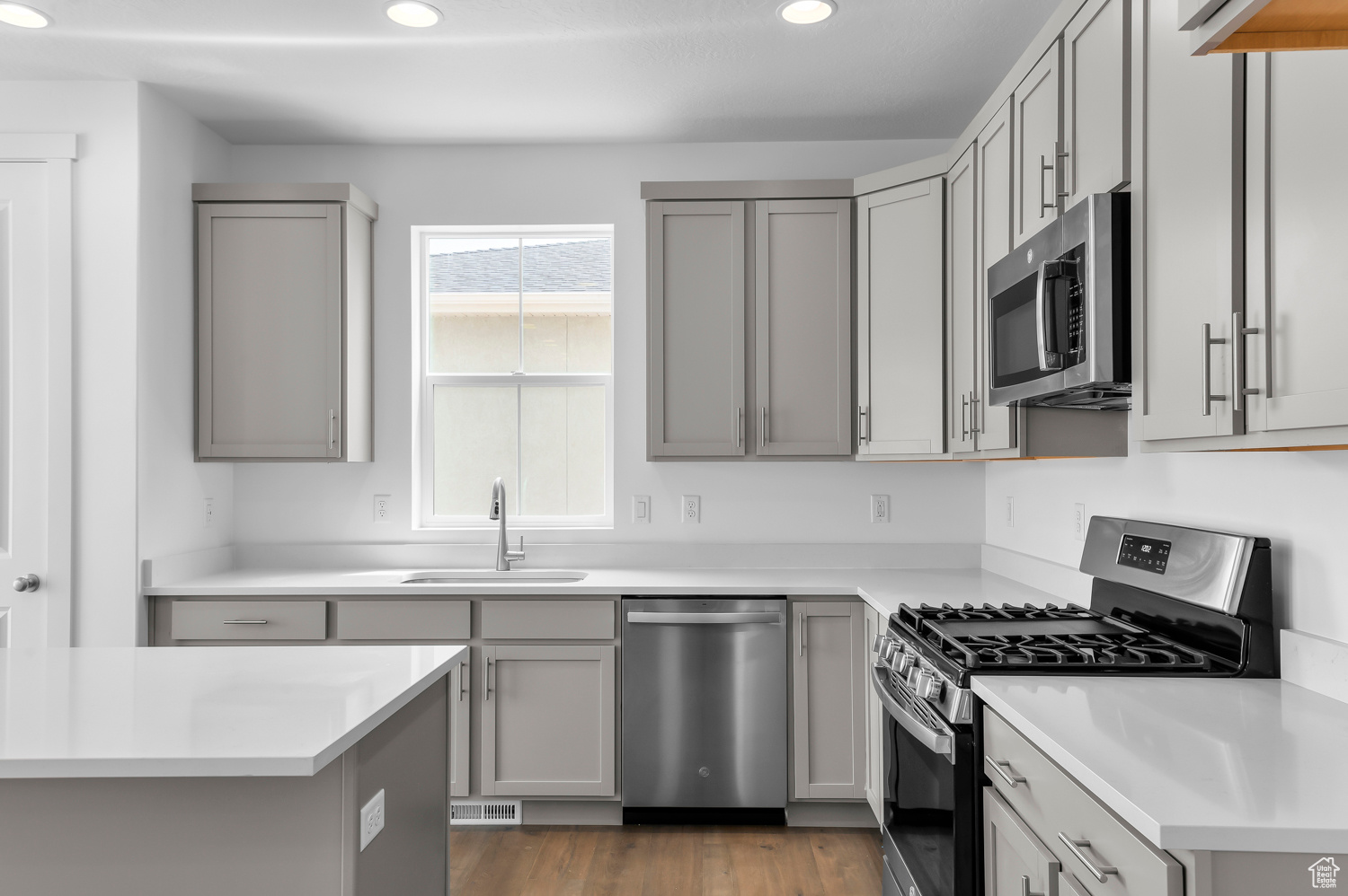 OVERLAND COLLECTION V2 295 - Residential