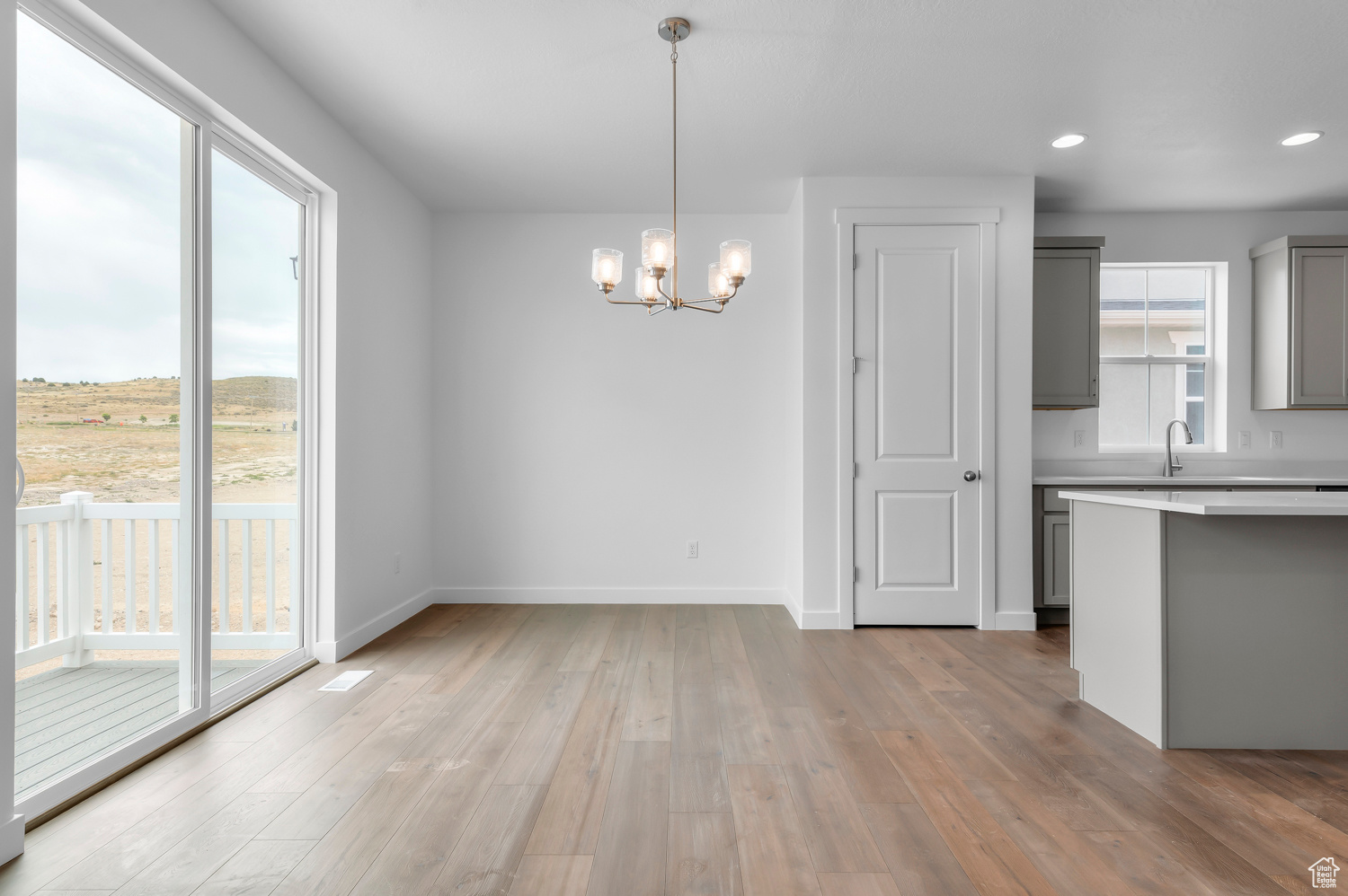 OVERLAND COLLECTION V2 295 - Residential