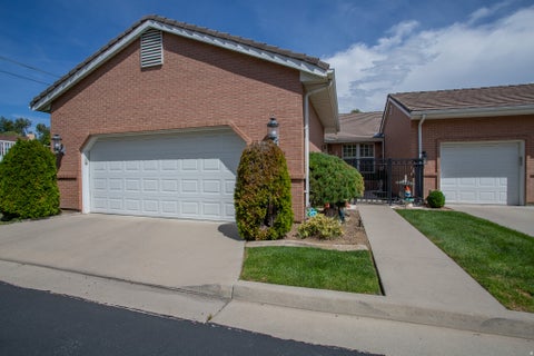 Townhouse For Sale - 5302 S Birch Point Rd<br/> Murray, UT 84117