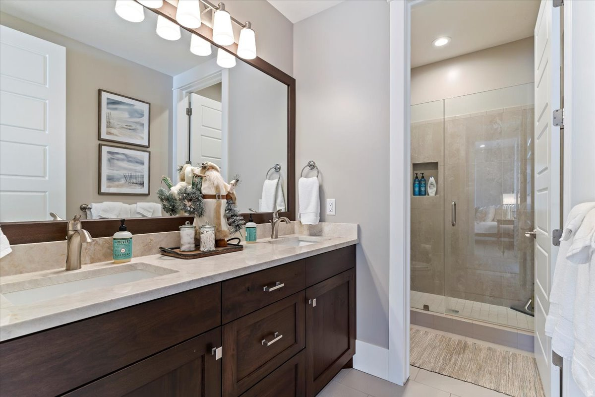 COTTONWOOD HILLS - Residential