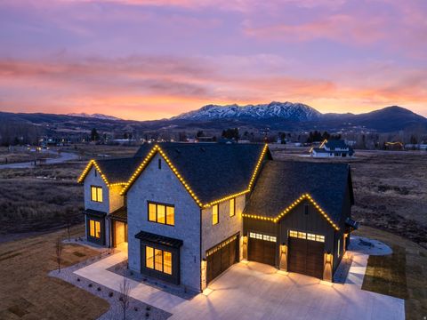 Photo of 387 S 7900 E, Huntsville, UT 84317 (MLS # 2128354)