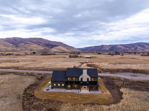 Tiny photo for 387 S 7900 E, Huntsville, UT 84317 (MLS # 2128354)