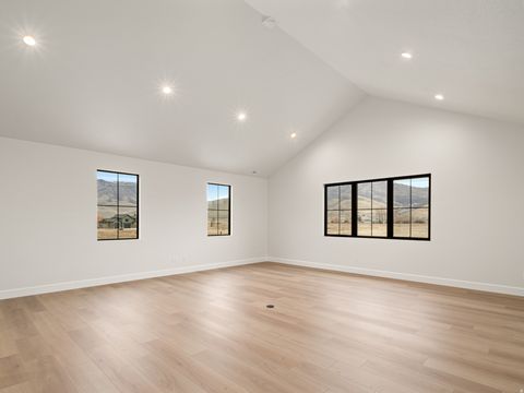 Tiny photo for 387 S 7900 E, Huntsville, UT 84317 (MLS # 2128354)