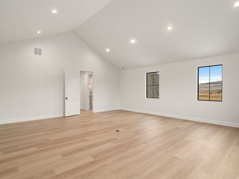 Tiny photo for 387 S 7900 E, Huntsville, UT 84317 (MLS # 2128354)