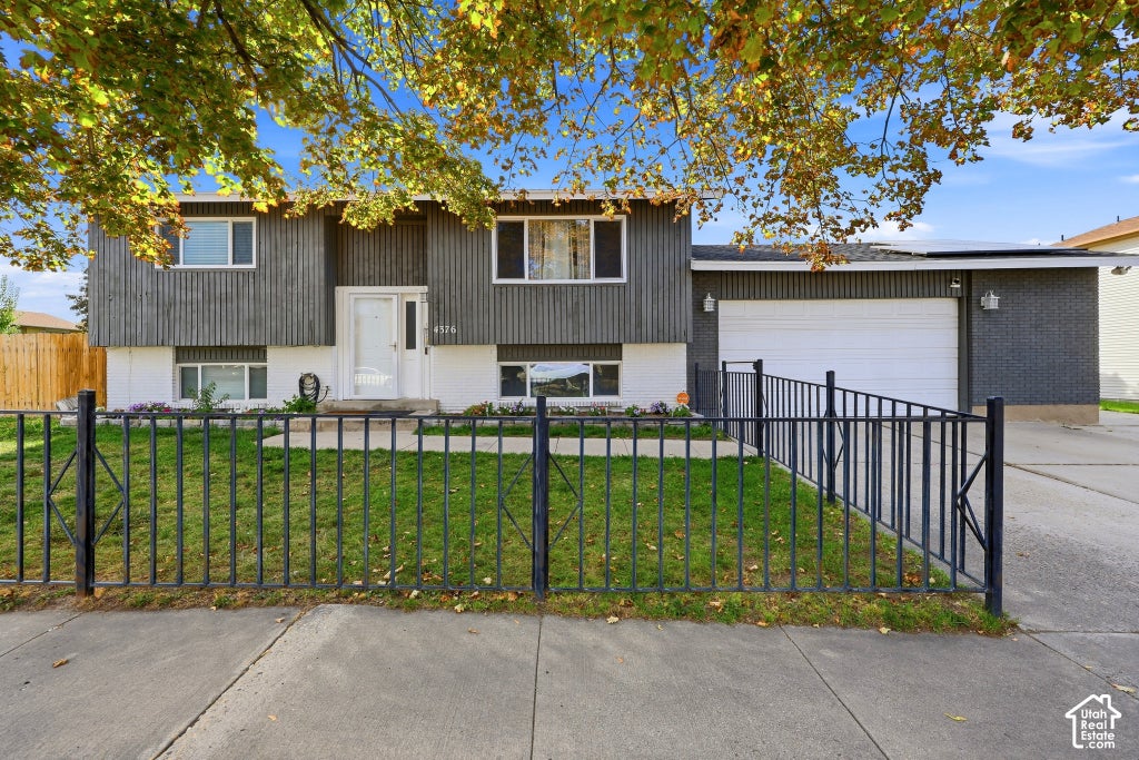 Photo of 4376 S EARLY DUKE ST W, West Valley City, UT 84120 (MLS # 2189686)