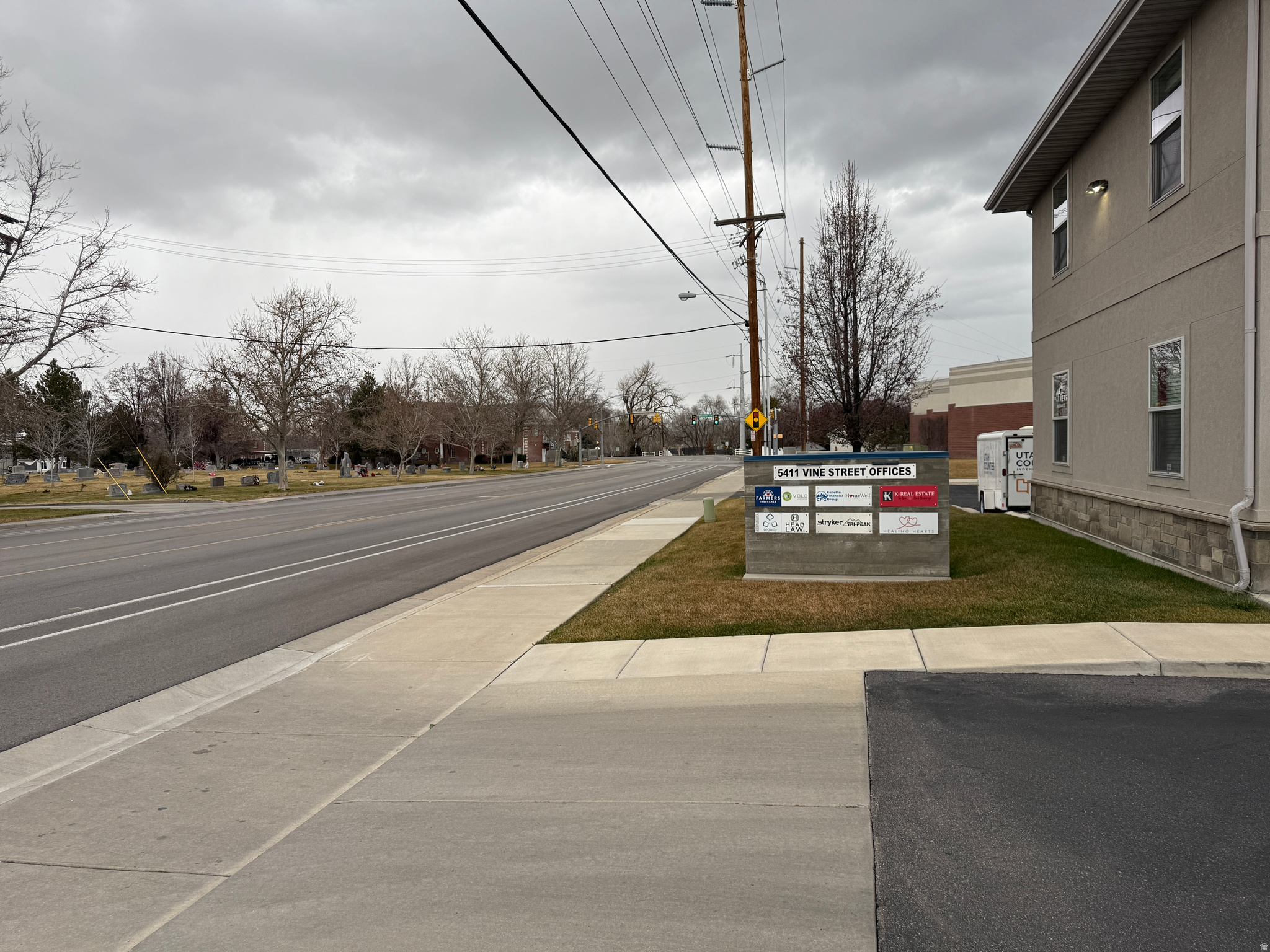 VINE STREET - Commercial Sale