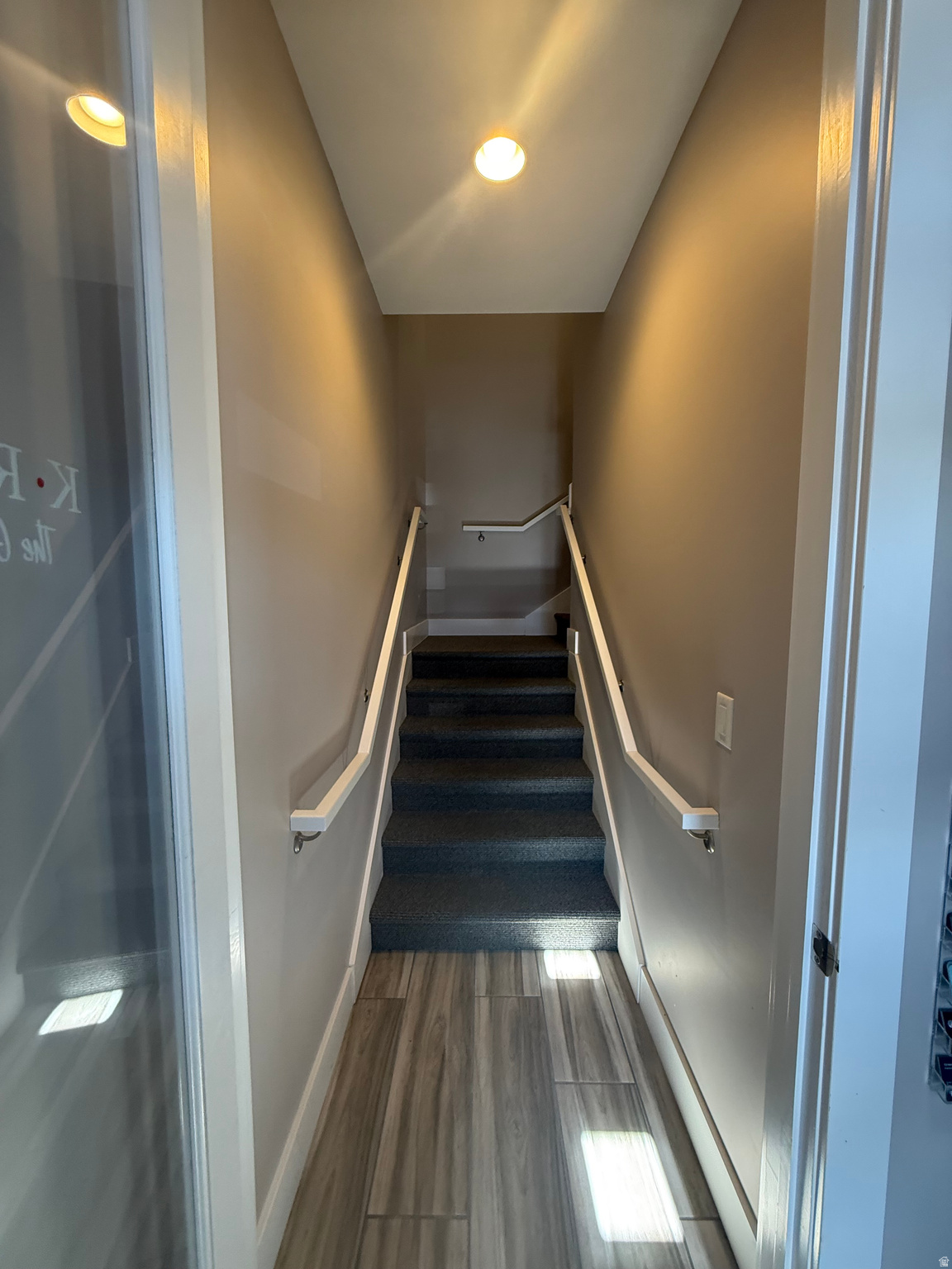 VINE STREET - Commercial Sale