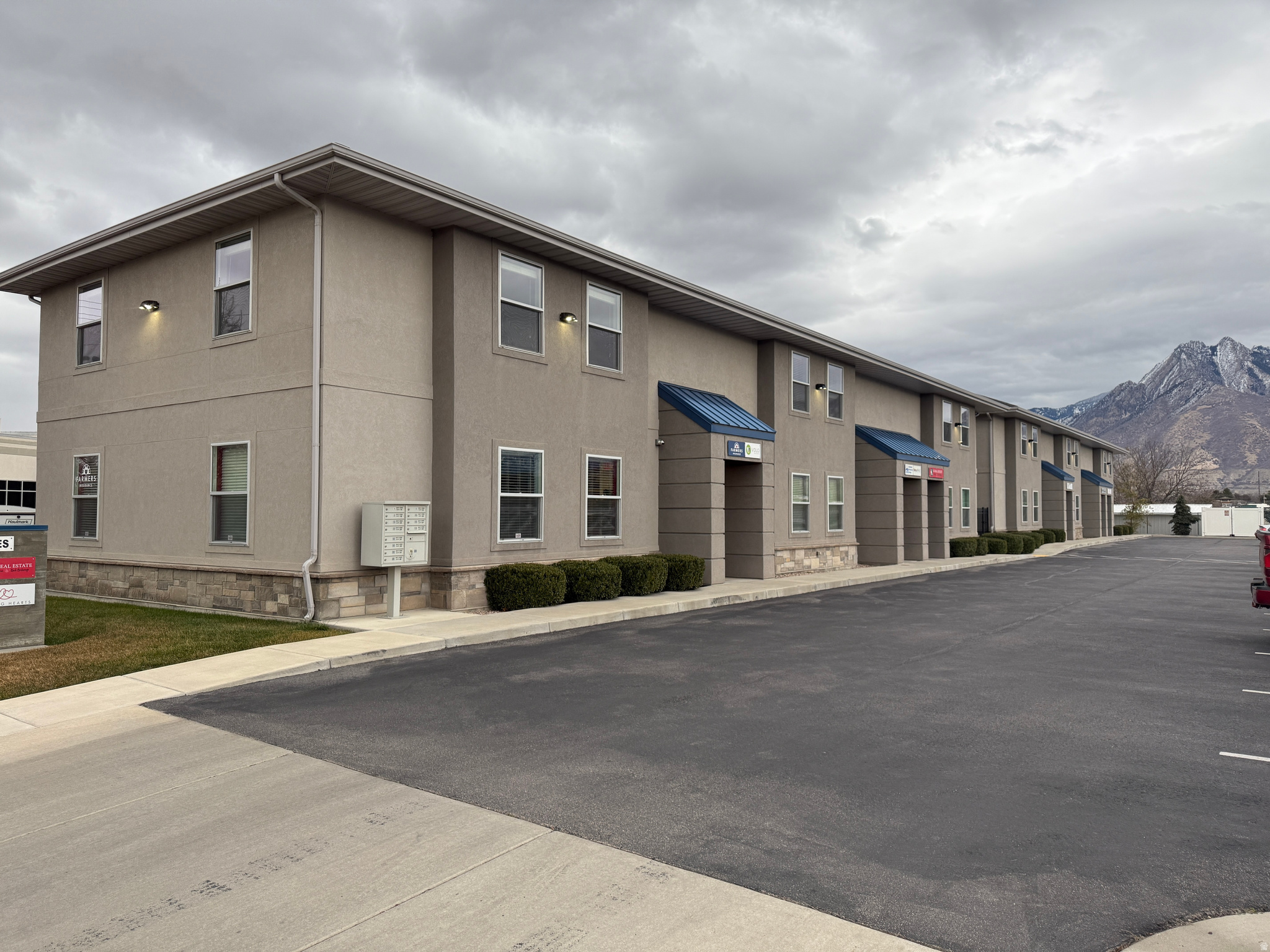 VINE STREET - Commercial Sale